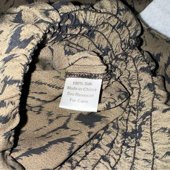 Parker Silk Animal Print Army Green Brown Black Design Ruffle Blouse Smocked S - Picture 6 of 12